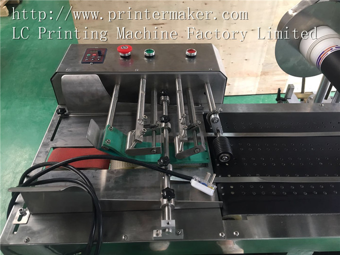 Flat Automatic Labeling Machine with Vacuum Belt Conveyor