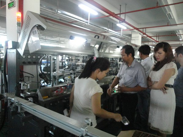 Vietnam Customer Visiting And Training On The Automatic Screen Printing Machine On Glass Cups