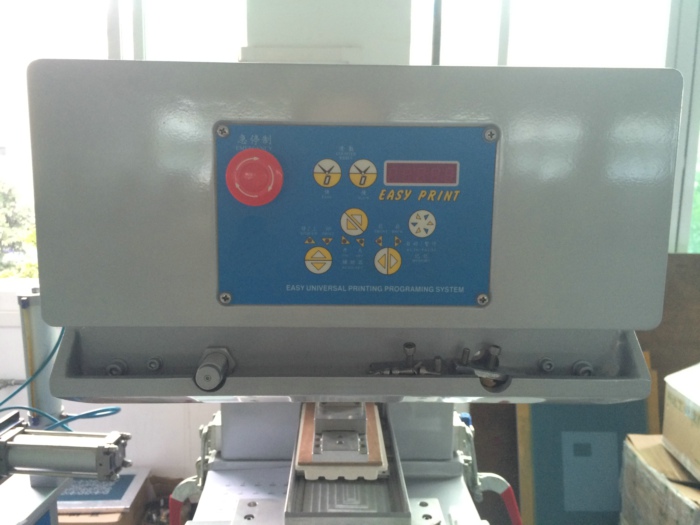 Pad printing machine on Helmet